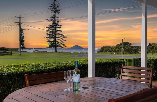 Pindimar House | Black Possum Cottage Views of the Bay