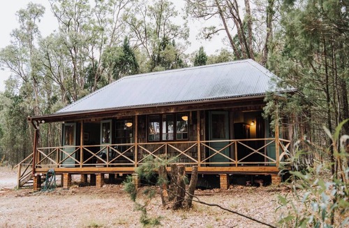 Budgee Budgee Cabin | Black Springs A Romantic Bushland Escape