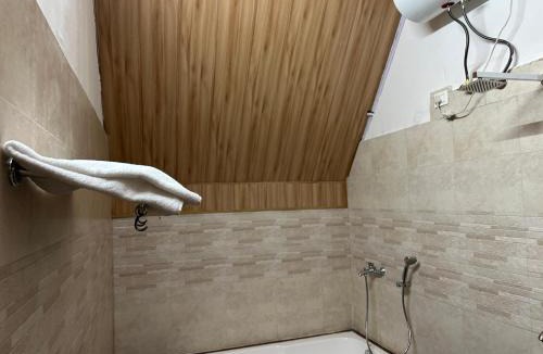 Kharsali Hotel | Blessings Resort Jankichatti