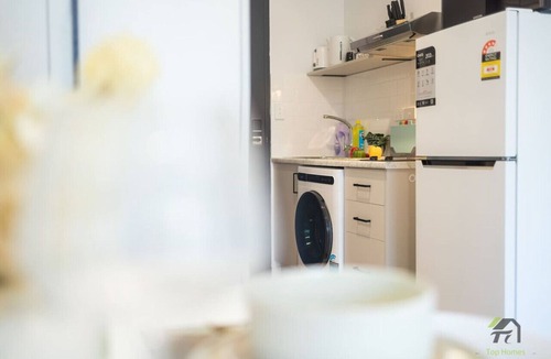 Burwood Apartment | Bliss Retreat with 2 single bed