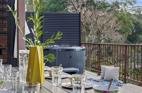 Terrigal House | “Blue Bird” – Oceanview, Spa & Games Room
