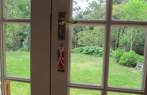 Blackheath Cottage | Blue Gum House has spa, slow combustion fire place, dishwasher, BBQ, internet.
