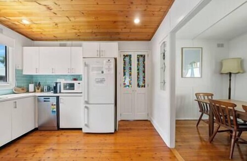 Blue Haven House | Blue Haven Gypsy Paradise - Cottage plus caravans
