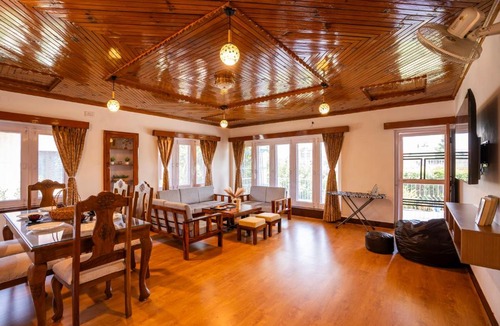 Srinagar House | Blume House- 4BHK Holiday Home with Kitchen & Garden