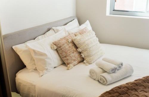 North Bondi Apartment | Bondi 2BR Pool Free Parking 10 Min to Beach