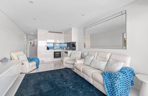 Bondi Beach Apartment | Bondi Beach Waves Beachfront Apartment