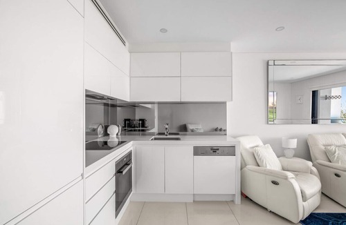 Bondi Beach Apartment | Bondi Beach Waves Beachfront Apartment