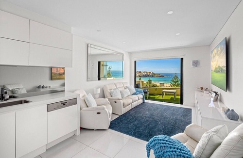 Bondi Beach Apartment | Bondi Beach Waves Beachfront Apartment