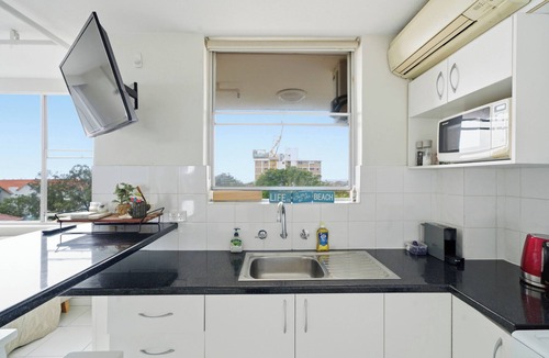 Bondi Apartment | Bondi Fairview Coastal Panorama with Balcony