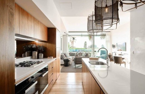 Bondi Beach Apartment | Bondi Luxury Apartment with Views and Parking