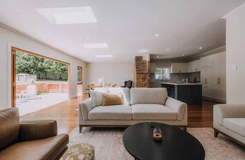 Wentworth Falls House | Boonara a Luxe Retreat-3 Bedroom House +1 Bed Studio