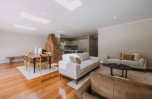 Wentworth Falls House | Boonara a Luxe Retreat-3 Bedroom House +1 Bed Studio
