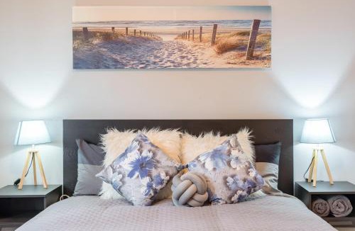 Carramar House | Boutique Double Room in Carramar - Close to Station & Shops - Shared Bathroom