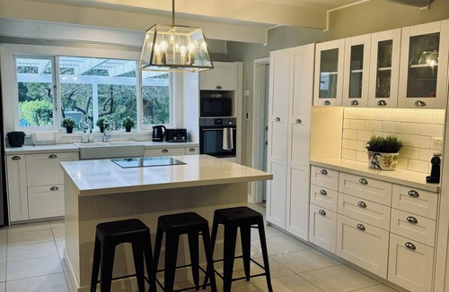 Woodlands House | Boutique farm-stay in The Southern Highlands with pool. Family + pet friendly.