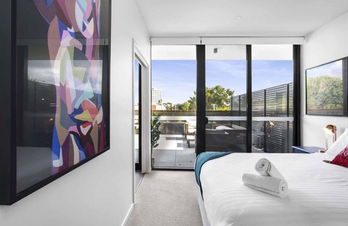 Kingston Apartment | Boutique Unit with Huge Terrace near Cafes & Shops