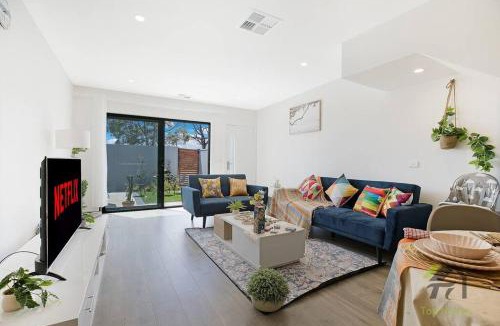 Throsby House | Breath of Nature Home with Pool & BBQ in Throsby