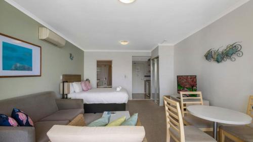 Ettalong Beach House | Breathtaking - Ettalong Beach Resort