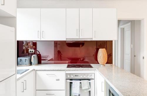 Lane Cove House | Bright 1 Bedroom Apartment in Lane Cove