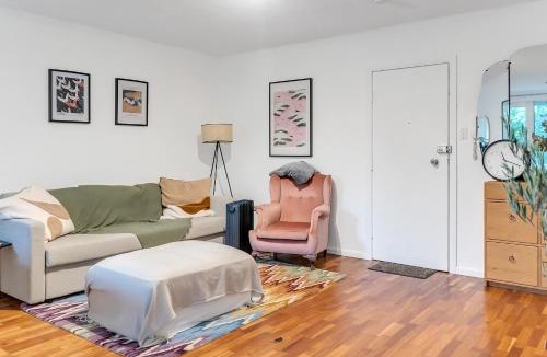 Lane Cove House | Bright 1 Bedroom Apartment in Lane Cove