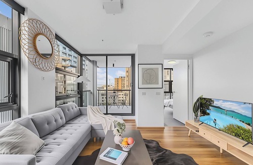 Surry Hills Apartment | Bright 1BD apartment in Sydney CBD, Pool and Gym