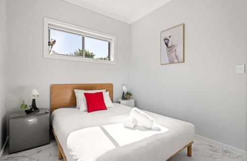 Ryde House | Bright and Cozy Courtyard Double Room - Near Top Ryde City Shared Amenities