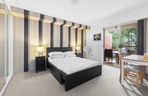 Marrickville Apartment | Bright Marrickville Flat with Balcony & Parking