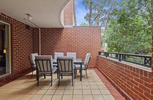 Marrickville Apartment | Bright Marrickville Flat with Balcony & Parking