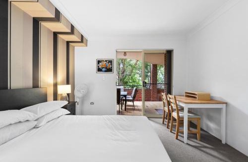 Marrickville Apartment | Bright Marrickville Flat with Balcony & Parking