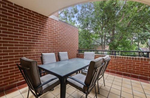 Marrickville Apartment | Bright Marrickville Flat with Balcony & Parking