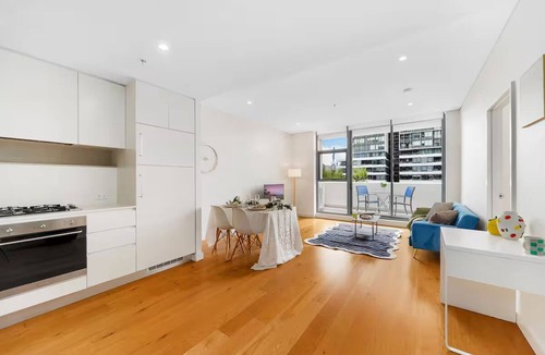 Macquarie Park Apartment | Bright & Spacious 1BR w/Pool, Gym, Metro in MQ