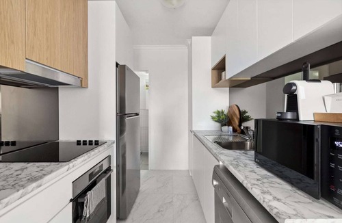 Surry Hills Apartment | Bright & Spacious Surry Hills Apartment