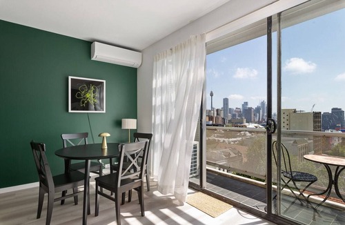 Surry Hills Apartment | Bright Stay in Sydney with Harbour Bridge Views