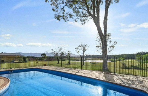 Rothbury Villa | Broken View Mountain Villa