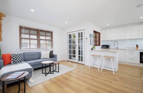 Merewether Apartment | Buchanan Hideout Cosy Bungalow by Merewether Beach