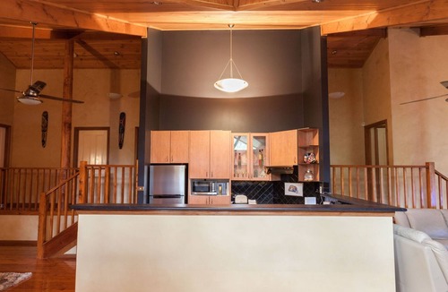 Bullaburra House | Bullaburra-treescape backs Blue Mountains Nat Park