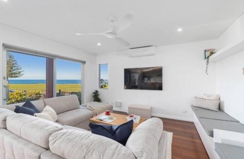 Bulli House | 'Bulli Escape' Bright Beachfront Stay & Scenic Views