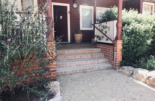 Bombala Cottage | Burnima Cottage - situated next to Burnima Homestead at Historic Burnima Estate.