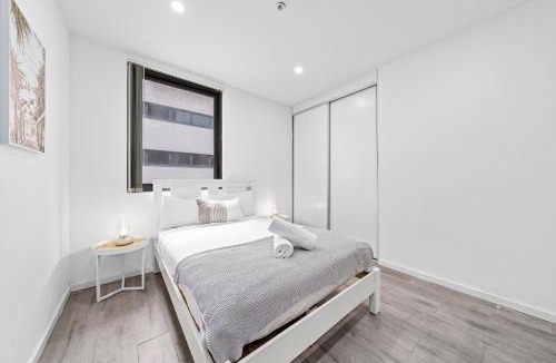 Burwood Apartment | Burwood 1Br apt nearTrainShopping street parking