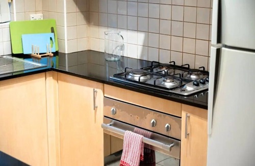 Burwood Apartment | Burwood 2Br Lovely APT near Train with car parkingn