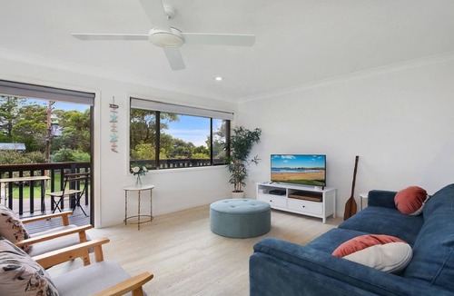 Macmasters Beach House | BUSH BEACH HIDEAWAY | Pet Friendly , WIFI | Accom Holidays