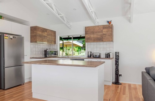 Moruya Heads House | Bush to Beach Family & Fur Coastal Retreat