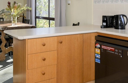Pokolbin Cabin | Callistemon Cabin 2 - 2 bedroom with 1 x queen and 1 King or 2 king singles + sofa bed