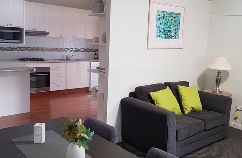 Queanbeyan Hotel | Canberra Ave Villas