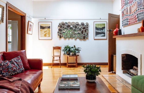 Reid House | Canberra Heritage House, across from the Australian War Memorial, walk to CBD