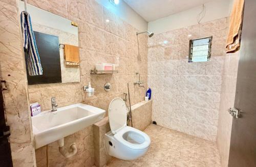 Kolkata Apartment | Candid 2BHK Apt near Ruby Hospital, EM Bypass