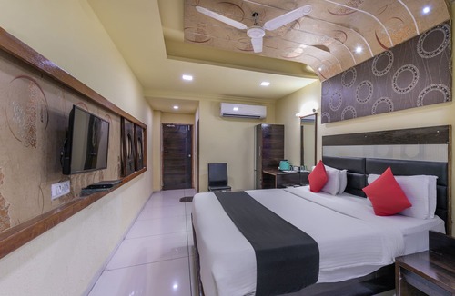Ahmedabad City Centre Hotel | Capital O 891 Hotel Kadamb Inn