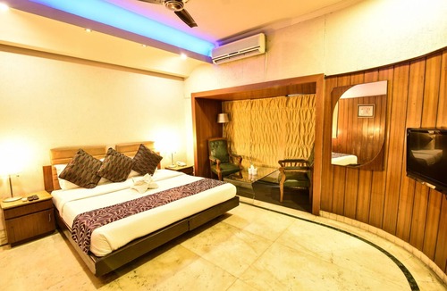 Chittaranjan Hotel | Casa Royal