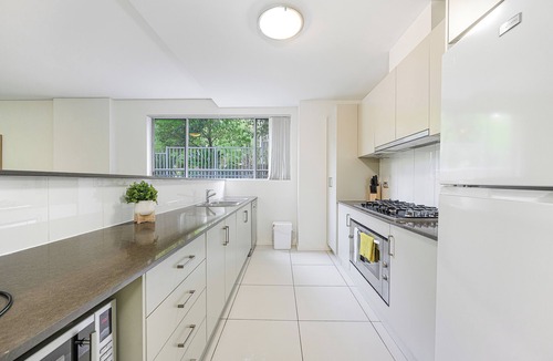Castle Hill House | Castle HIll Sweet Modern 3BR Apt with 2 Parking