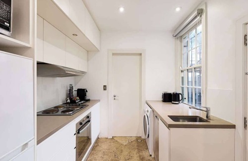 Woolloomooloo House | Cathedral St + Parking | Mins to Wharf & Botanic