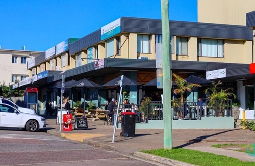 Caves Beach House | Caves Getaway - pool, beach, DOG friendly & air-conditioned for comfort
